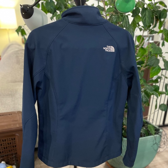 Women’s North Face Shell Jacket, Size Medium - Picture 2 of 3